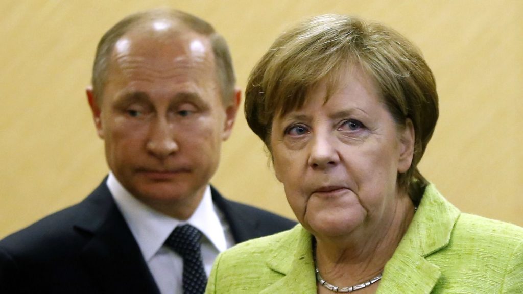 epa05940574 Russian President Vladimir Putin (L) and German Chancellor Angela Merkel (R) arrive to attend a joint press conference following their talks at the Bocharov Ruchei residence in the Black sea resort of Sochi, Russia, 02 May 2017.  German Chancellor Angela Merkel has arrived in Russia for talks with President Vladimir Putin expected to focus on the unresolved conflict in Ukraine and the civil war in Syria.  EPA/YURI KOCHETKOV