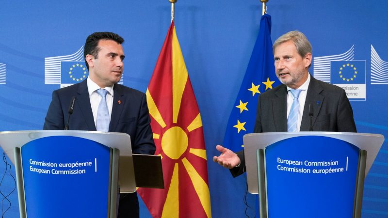 Hahn macht Druck auf die Namenseinigung in Mazedonien