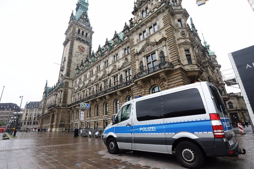 epa06047160 A police car stands in front of the city hall in Hamburg, northern Germany, 24 June 2017. The 2017 G20 Hamburg summit takes place on 07 and 08 July as Germany presides the Group of Twenty (G20).  EPA/FOCKE STRANGMANN