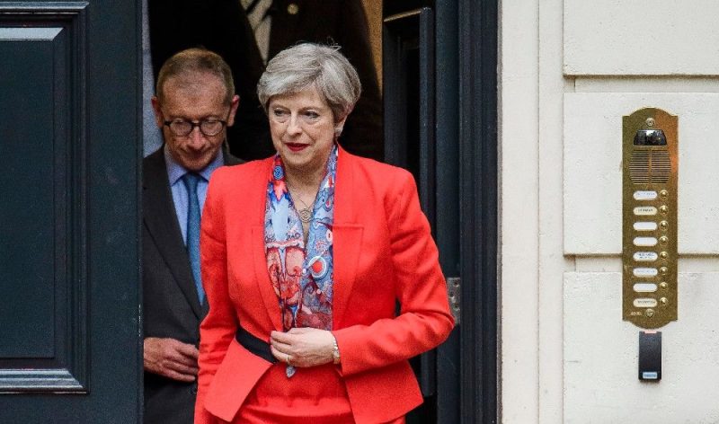 May gewinnt knapp Vertrauensvotum im Parlament