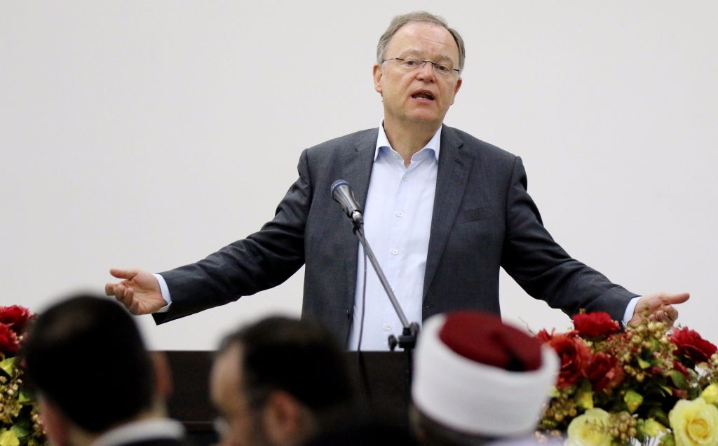 epa06006986 Germany’s State Governor of Lower Saxony Stephan Weil speaks during the Iftar reception of the Regional Association of Muslims in Lower Saxony (Schura) in Hanover, northern Germany, 02 June 2017. Muslims around the world celebrate the holy month of Ramadan by praying during the night time and abstaining from eating, drinking, and sexual acts daily between sunrise and sunset. Ramadan is the ninth month in the Islamic calendar and it is believed that the KoranÕs first verse was revealed during its last 10 nights.  EPA/FOCKE STRANGMANN