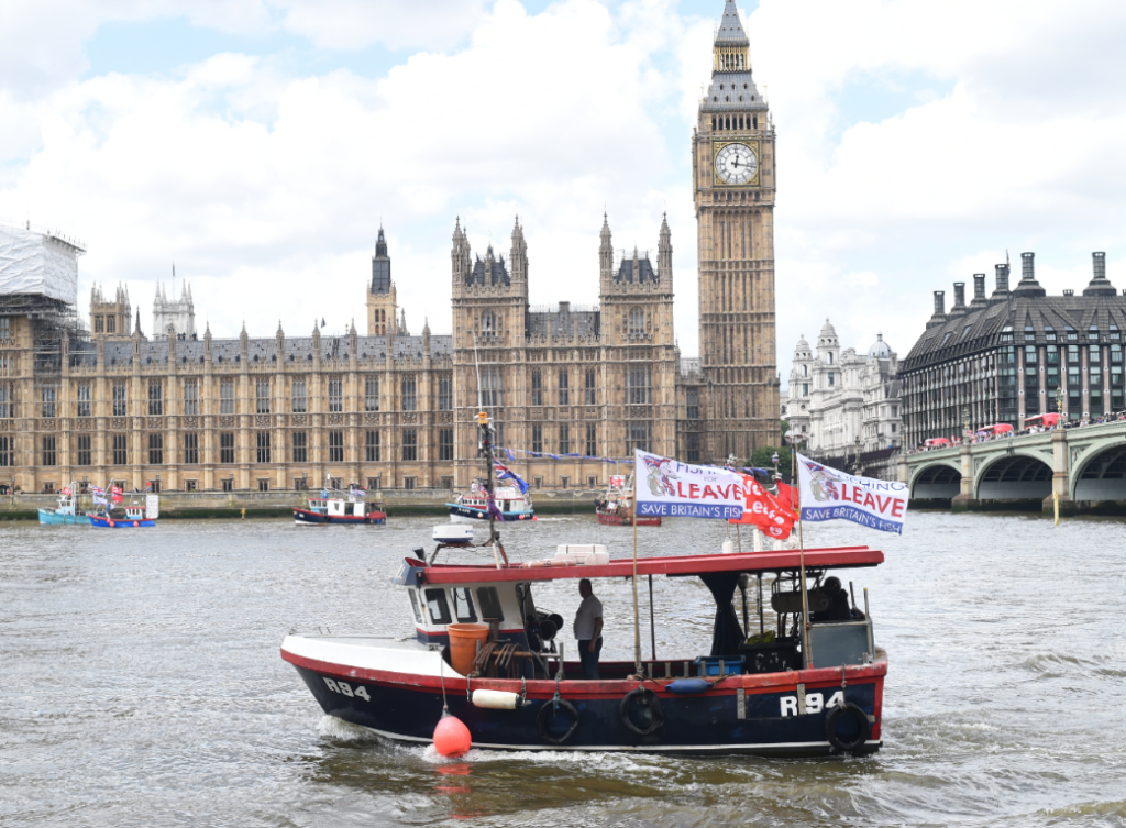 Brexit_fishing_thames_1CREDIT[Facundo Arrizabalaga_EPA]