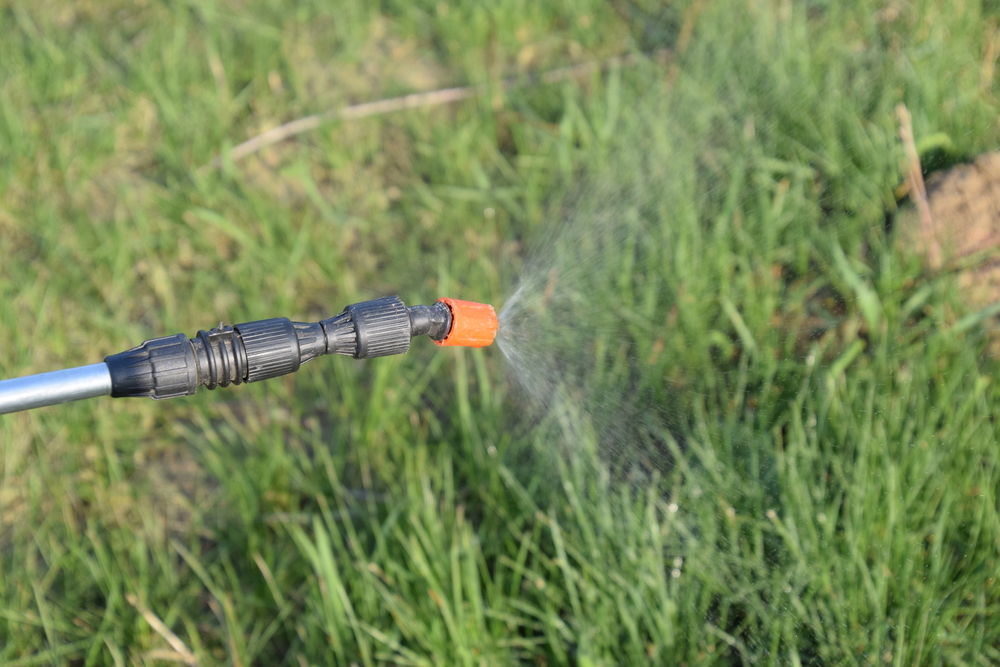 glyphosate_spray_CREDIT[Leonid Eremeychuk_Shutterstock]