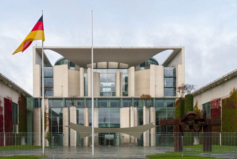 GroKo unterzeichnet Koalitionsvertrag