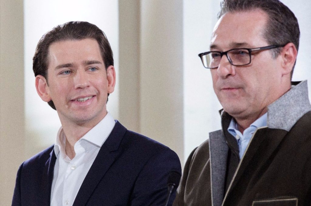 epa06345869 Austrian Foreign Minister and the leader of the Austrian Peoples Party (OeVP) Sebastian Kurz (L) and leader of the right-wing Austrian Freedom Party (FPOe) Heinz-Christian Strache (R) attend a news conference after government coalition negotiations in Vienna, Austria, 23 November 2017.  EPA-EFE/LISI NIESNER