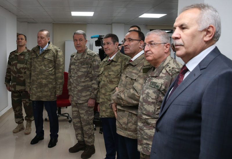 Türkei setzt Aufständische in Manbidsch unter Druck
