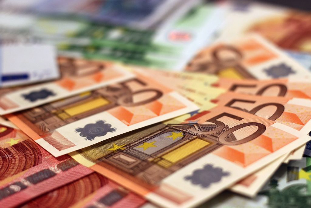 money-1005477_1920