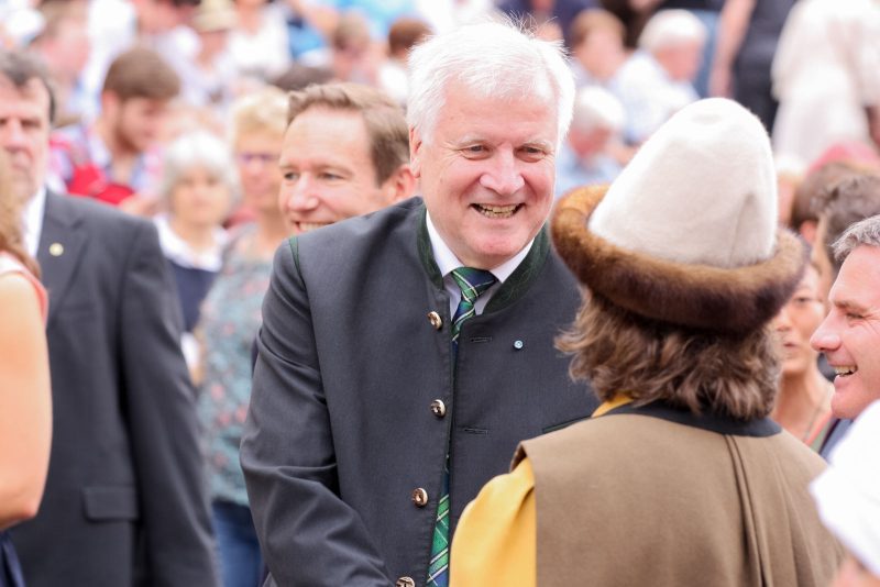 Seehofer auf Antrittsbesuch in Paris