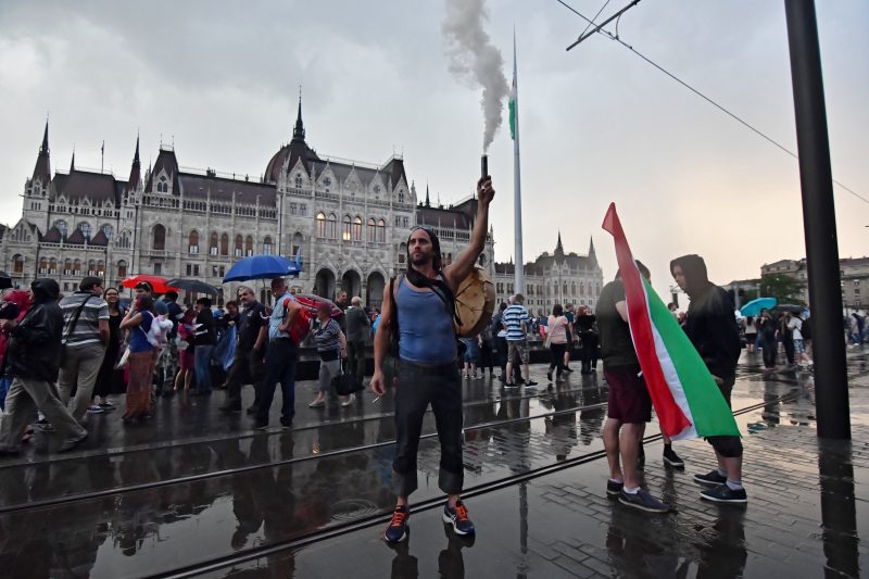Ungarn: Parlament unter Protesten konstituiert