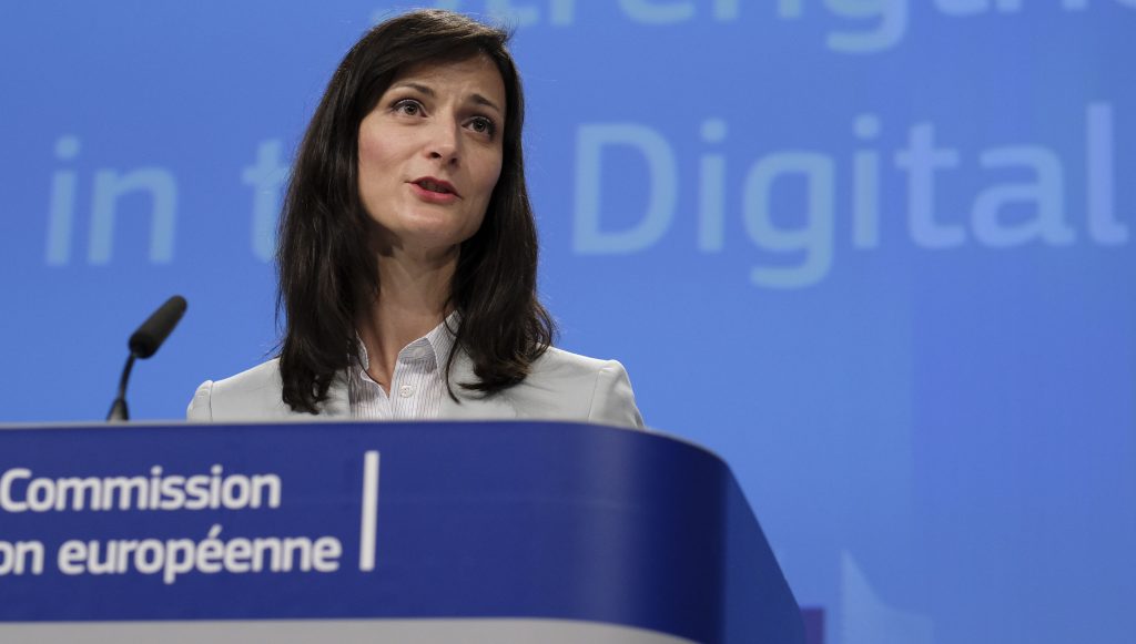 e Commission initiatives to tackle the spread of disinformation online