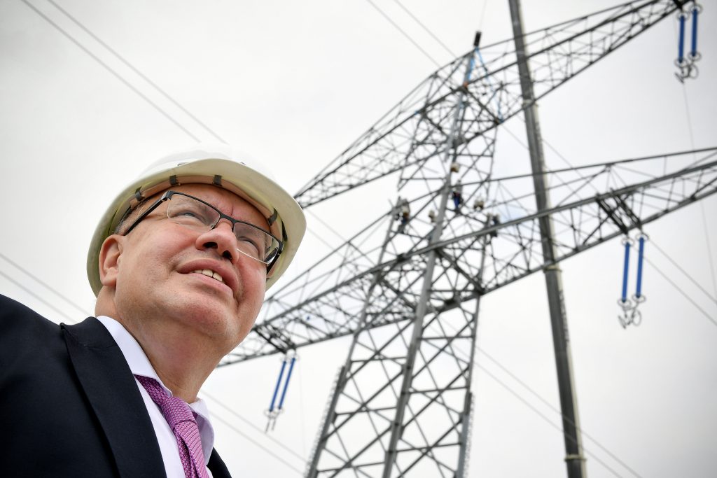 German Energy Minister introduces plan for electricity network development