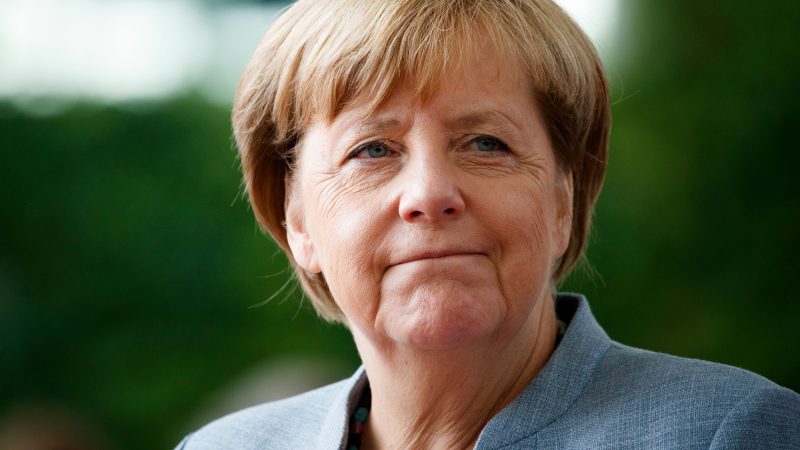 Merkel bleibt trotz SPD-Kritik an von der Leyen optimistisch