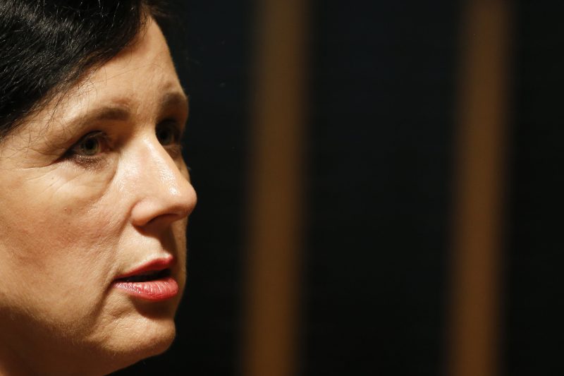 Wahlbeeinflussung: Jourová schlägt Alarm