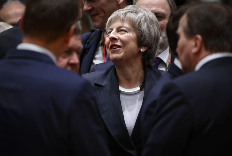 May mit leeren Händen zurück in London