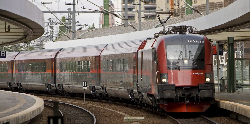 ‚Railjet‘ highspeed train arrives in Berlin