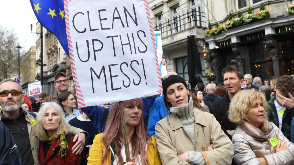 epaselect epa07458452 A woman with placard ‚Clean up this Mess!‘ attends the ‚Put it to the People‘ march in London, Britain, 23 March 2019. Hundreds of thousands of people take part in the protest calling for a referendum on the final Brexit deal.  EPA-EFE/FACUNDO ARRIZABALAGA