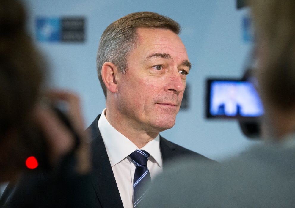 epa06315505 Norwegian Minister of Defence Frank Bakke-Jensen speaks to the press ahead of the first day of NATO Defense Ministers council at alliance headquarters, in Brussels, Belgium, 08 November 2017. Nato defense ministers gathered a two days meeting.  EPA-EFE/STEPHANIE LECOCQ
