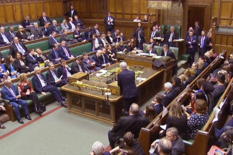 Britisches Unterhaus spricht sich für Brexit-Verschiebung aus