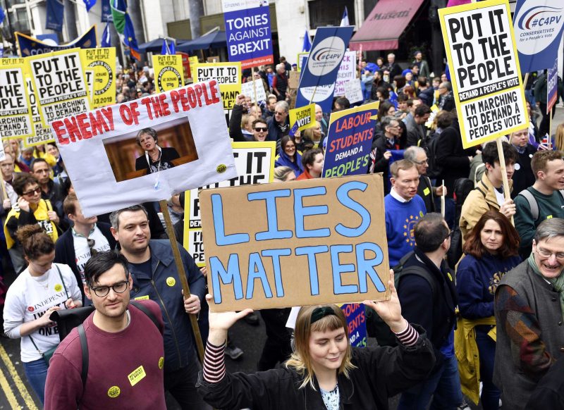 May will Brexit erneut verschieben