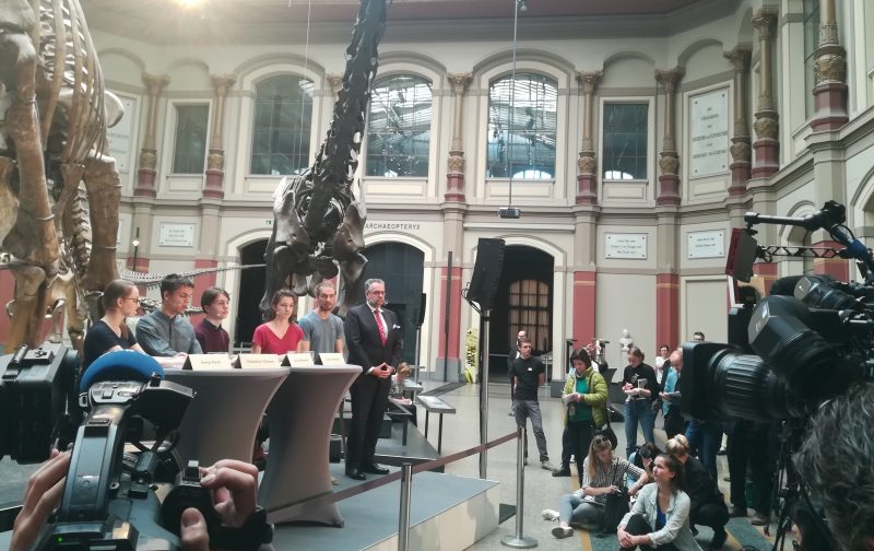 Deutsche Schüler präsentieren Klimaforderungen an Bundesregierung