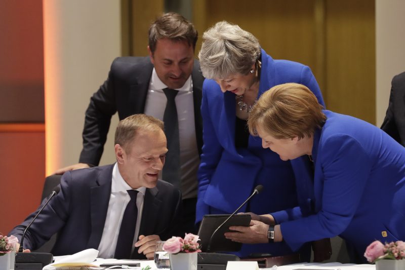 EU und UK wenden drohenden Chaos-Brexit am Freitag ab