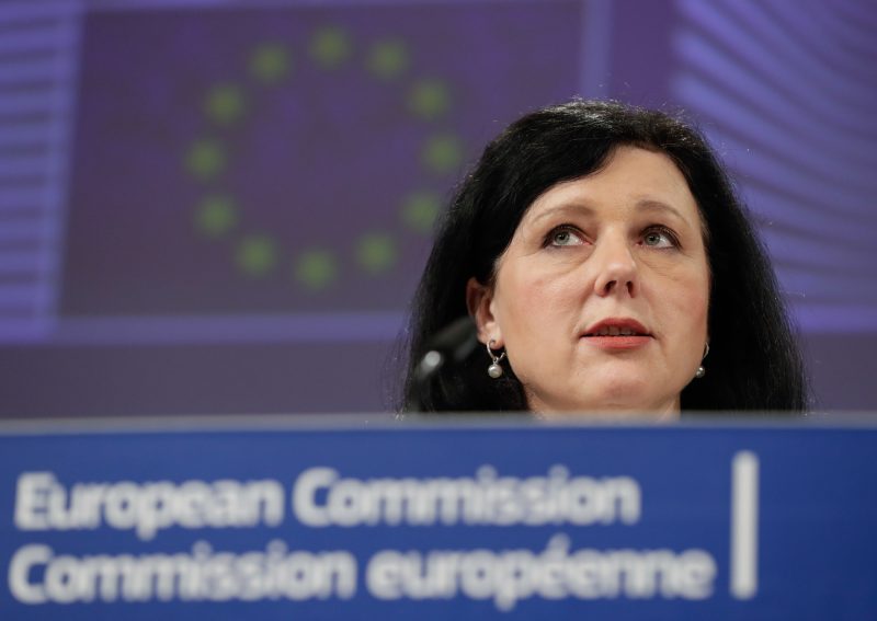 Zuckerberg will mehr Internetregulierung; EU reagiert mit Kritik