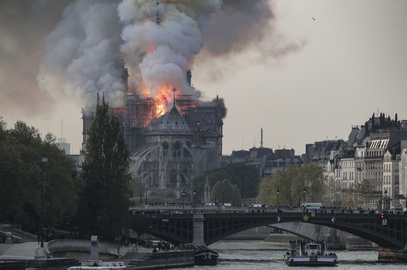 Großbrand verwüstet Pariser Wahrzeichen Notre-Dame