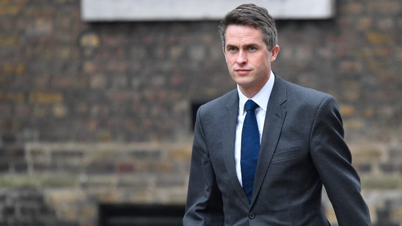 May feuert Verteidigungsminister wegen Lecks zu 5G-Auftrag an Huawei