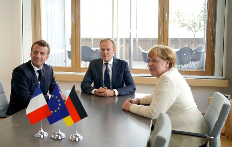 Vertrag gegen die Demokratie: Deutsch-französisches Armdrücken