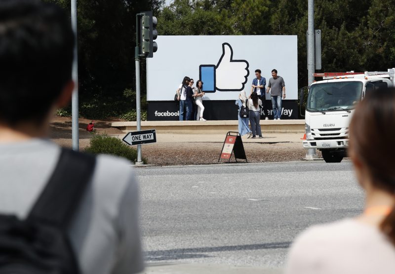 Hass im Netz: Facebook soll wegen Intransparenz Bußgeld zahlen