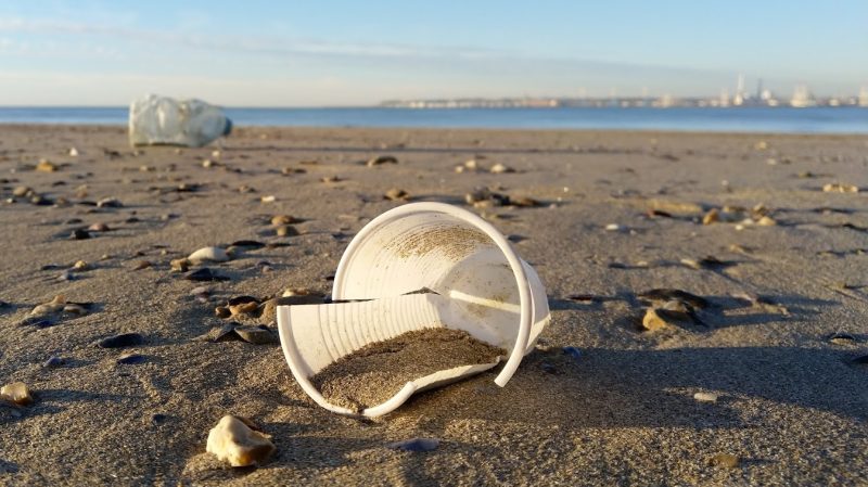 Weniger Kraftstoff, dafür mehr Plastik: Ölindustrie schöpft Hoffnung