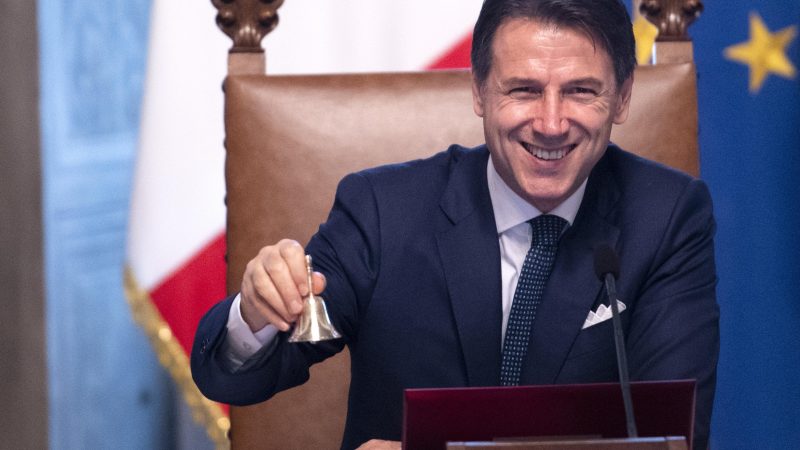Italiens neue proeuropäische Regierung in Rom vereidigt