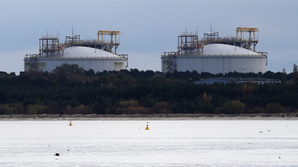 epa06284386 The view on the President Lech Kaczynski’s LNG terminal area in Swinoujscie, north west Poland, 23 October 2017. Annually, the terminal can receive five billion cubic meters of liquefied natural gas, which is one third of the Polish economy needs.  EPA-EFE/MARCIN BIELECKI POLAND OUT