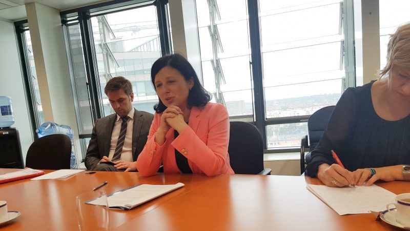 Jourova: "Ich möchte nicht, dass wir in die Ära vor 1989 zurückkehren"