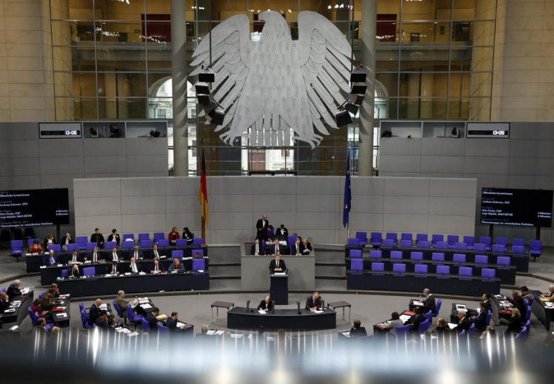 Weniger Abgeordnete - aber wie soll es gehen?