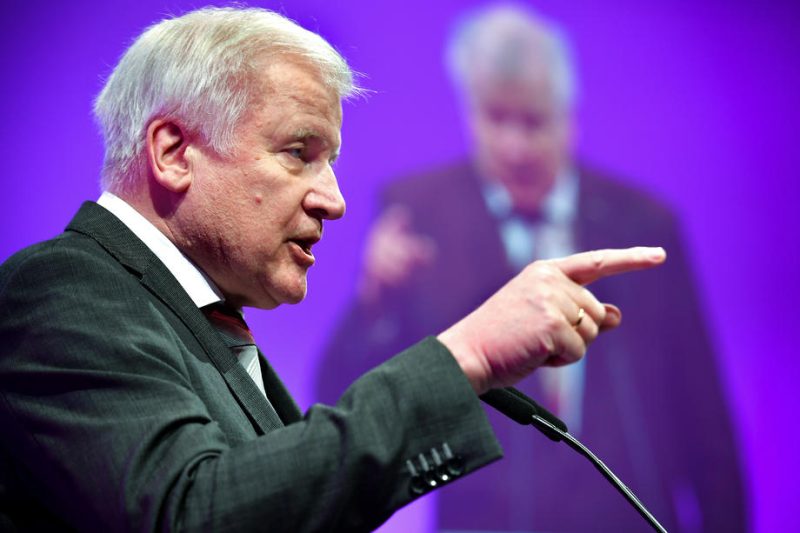 Seehofer verbietet rechtsextreme Gruppe "Combat 18 Deutschland"