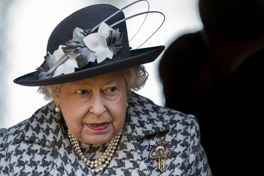 Queen Elizabeth arrives for church service