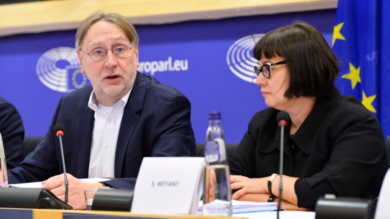 EU-Parlament nähert sich einer Zustimmung für den Brexit-Deal an, Bedenken bleiben dennoch