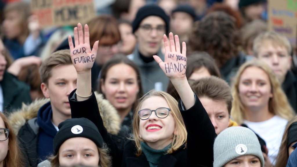 epaselect epa08032487 Young people take part in a demonstration against climate change during the Youth Climate Strike in Warsaw, Poland, 29 November 2019. Polish youth activists are taking part in protests demanding action on climate issues.  EPA-EFE/MARCIN OBARA POLAND OUT