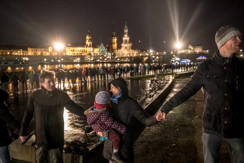 Tausende Menschen gedenken der Bombardierung Dresdens