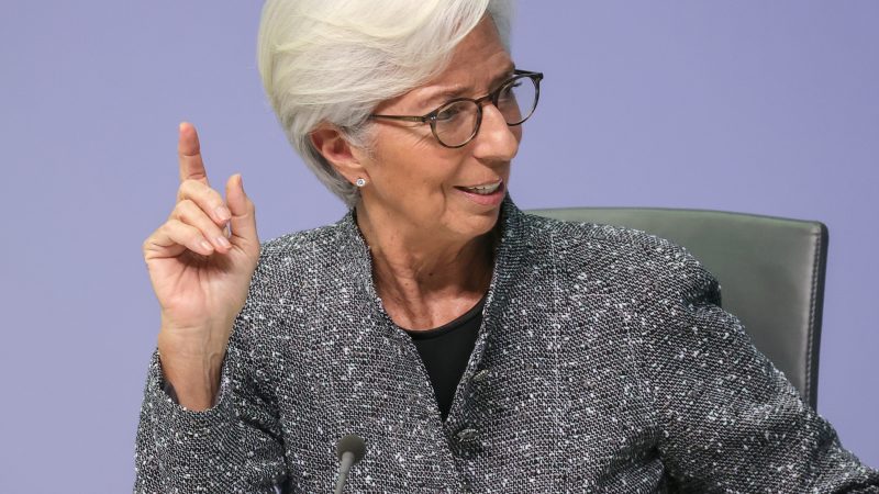 EZB verstärkt Anleihenkaufprogramm deutlich