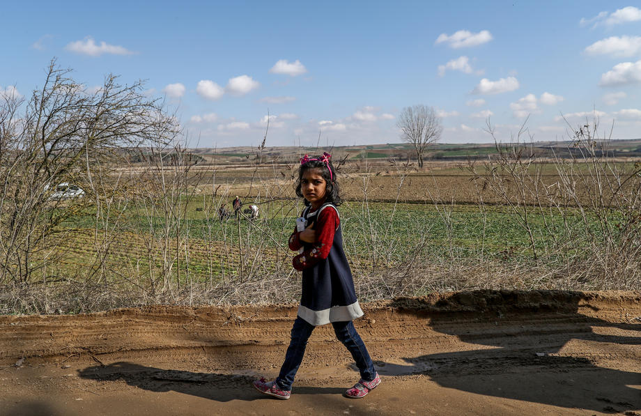Refugees and migrants gather at the Turkish-Greek land border