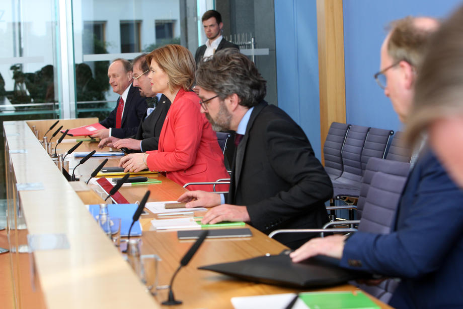 Press conferenceEffects of the coronavirus on the food industry, agriculture and food retailing
