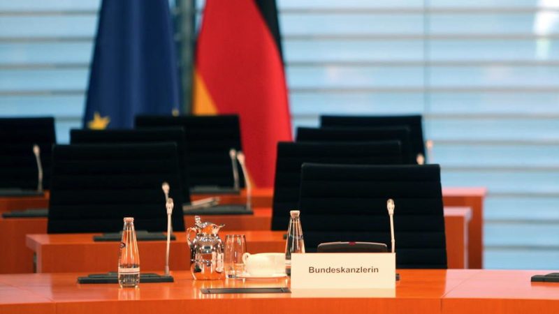 Merkel sieht noch keinen Grund, Regeln zu lockern