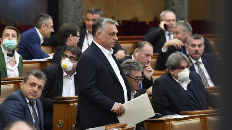 Ungarn: Selbstentmachtung des Parlaments durch unbegrenzten Corona-Notstand