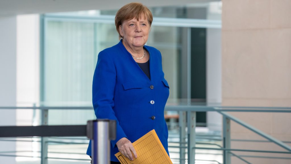 epa08373308 German Chancellor Angela Merkel gives a statement after the Corona Cabinet Meeting in Berlin, Germany, 20 April 2020.  Countries around the world are taking increased measures to stem the widespread of the SARS-CoV-2 coronavirus which causes the Covid-19 disease.  EPA-EFE/ANDREAS GORA / POOL Pool Photo