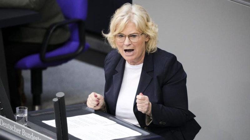 Justizministerin sagt fortlaufende Prüfung von Corona-Restriktionen zu