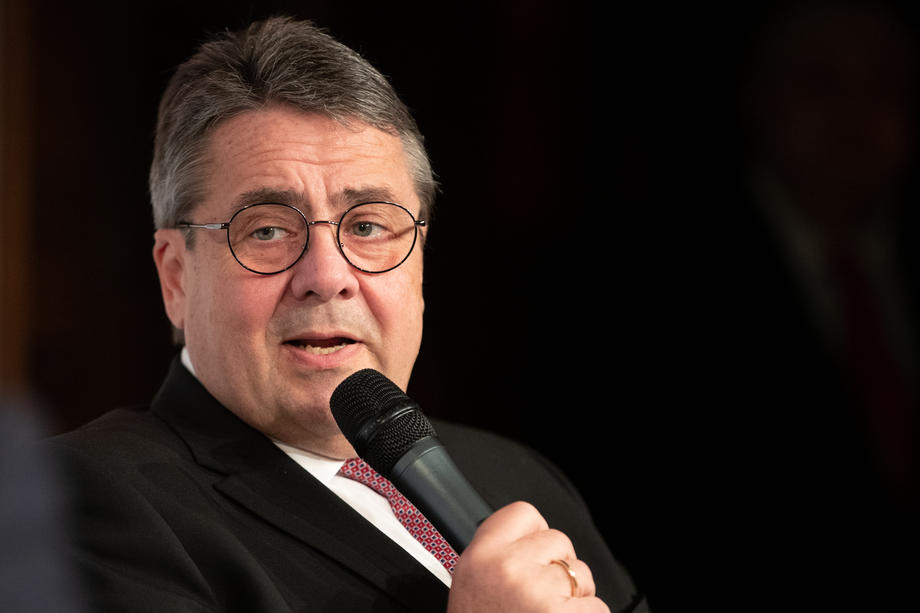 Joschka Fischer und Sigmar Gabriel fordern deutsche Hilfe für Italien und Spanien