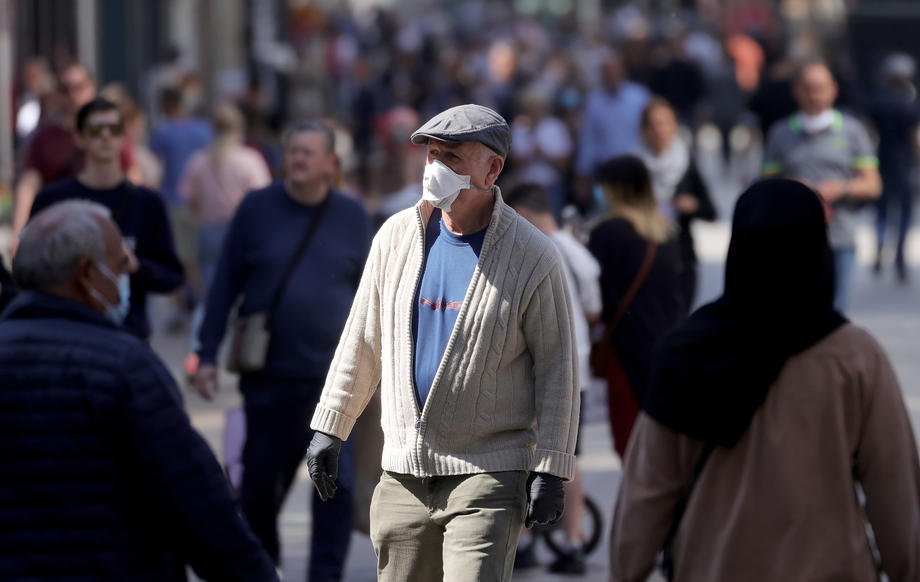 Start face masks mandatory in shops and public transport