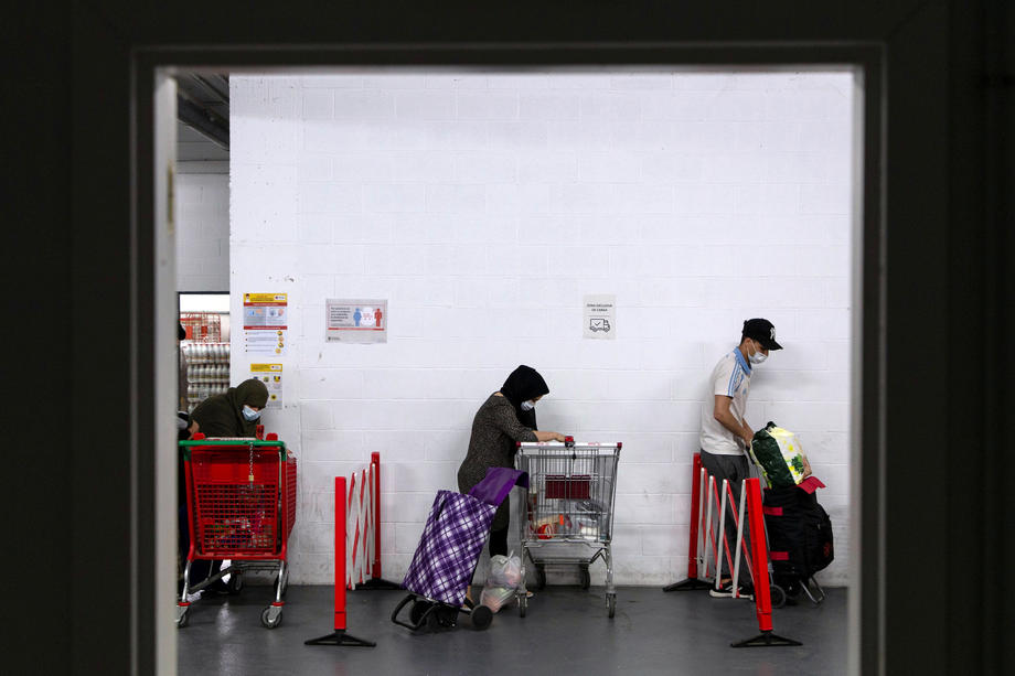 Food delivery to the needy in Barcelona